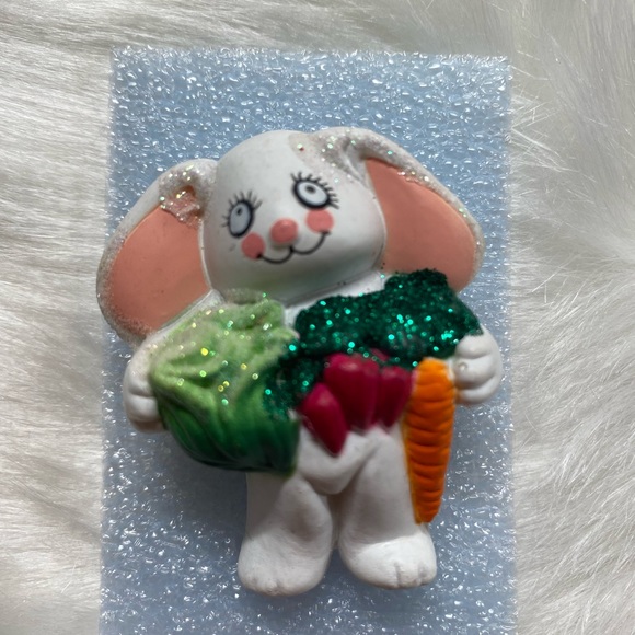Jewelry - Bunny brooch